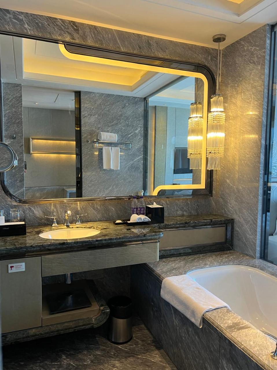 Pullman Yantai Center Hotel ภายนอก รูปภาพ